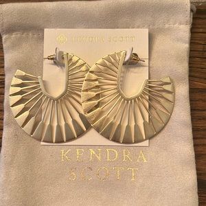 Rarely Worn, Great Condition, Kendra Scott: Deanne Earrings.